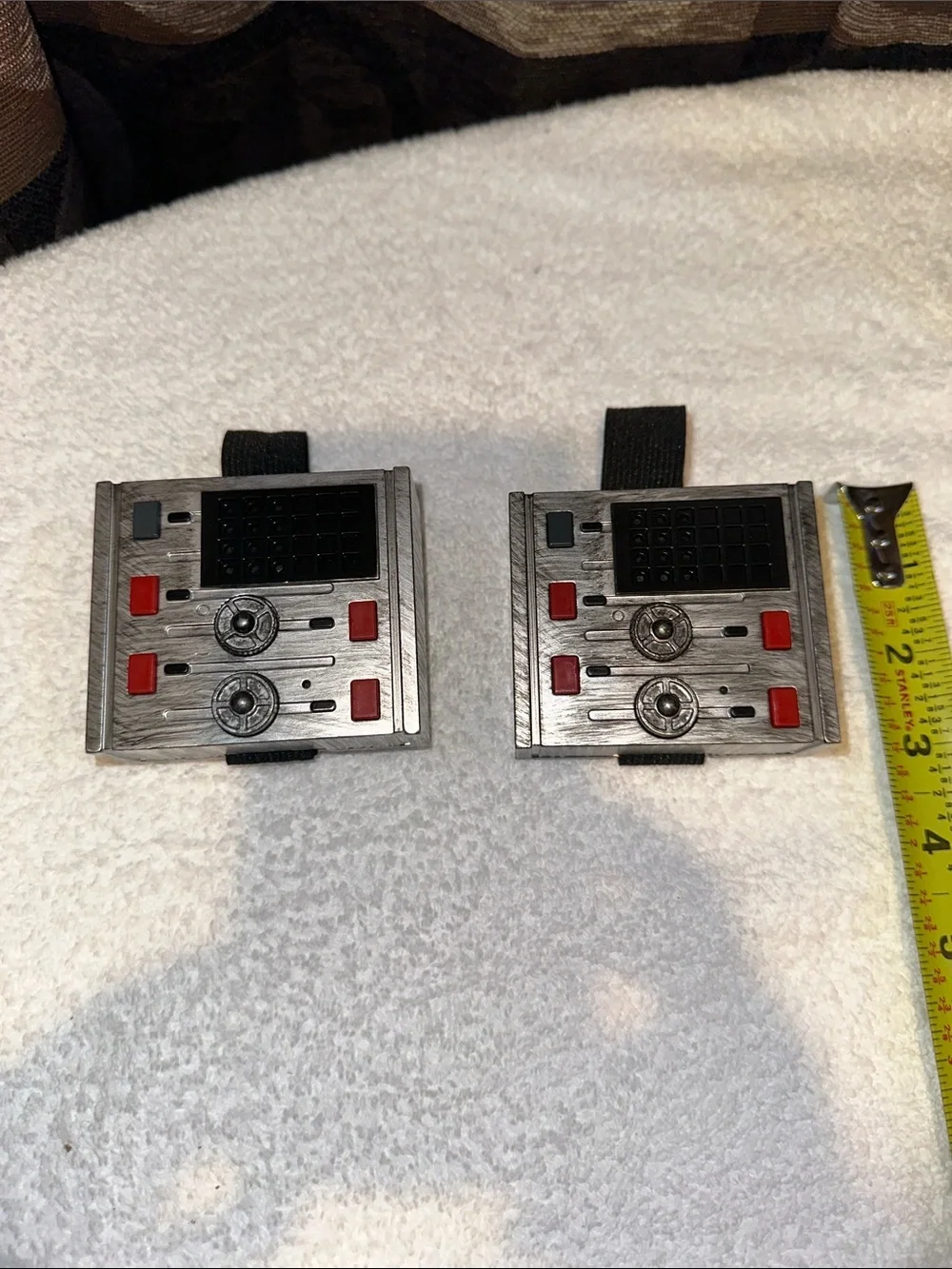 DISNEYPARKS STARWARS EXCLUSIVE GALAXY’s EDGE MANDOLORIAN Gauntlet Communicators